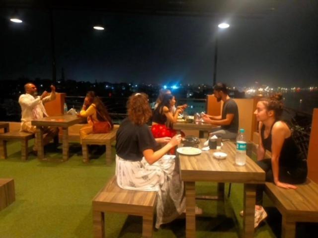 Backpackers Park ורנאסי מראה חיצוני תמונה